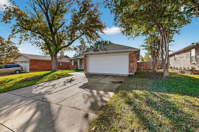 932 Freestone Drive, Arlington, TX 76017
