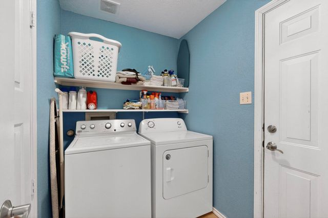 932 Freestone Drive, Arlington, TX 76017