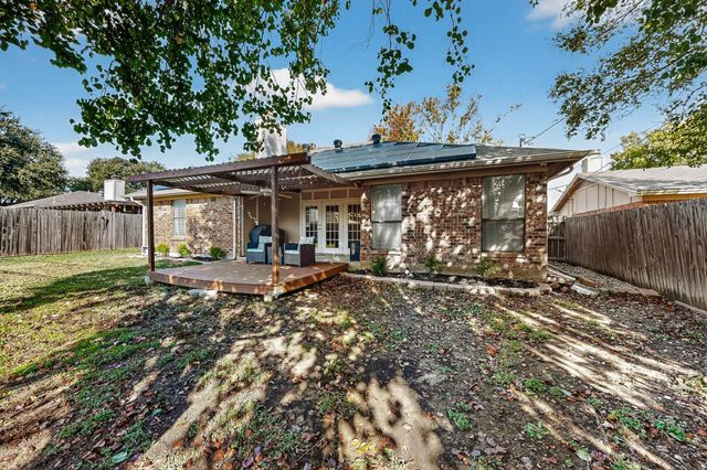 932 Freestone Drive, Arlington, TX 76017