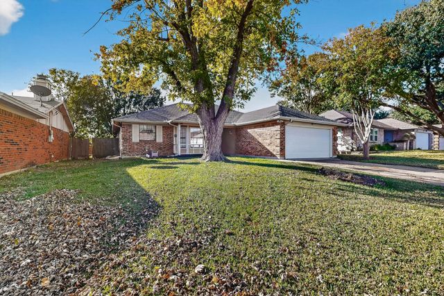 932 Freestone Drive, Arlington, TX 76017