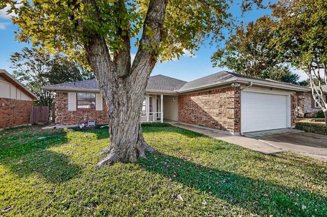 932 Freestone Drive, Arlington, TX 76017
