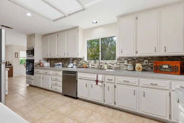 1066 RIDGE HEIGHTS Drive, Fallbrook, CA 92028