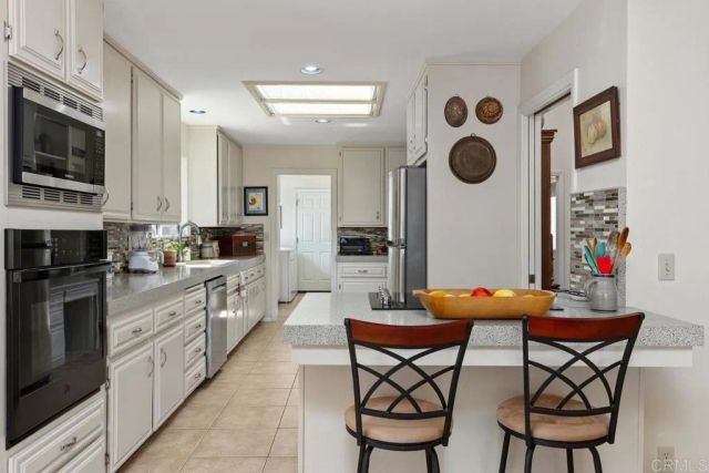 1066 RIDGE HEIGHTS Drive, Fallbrook, CA 92028