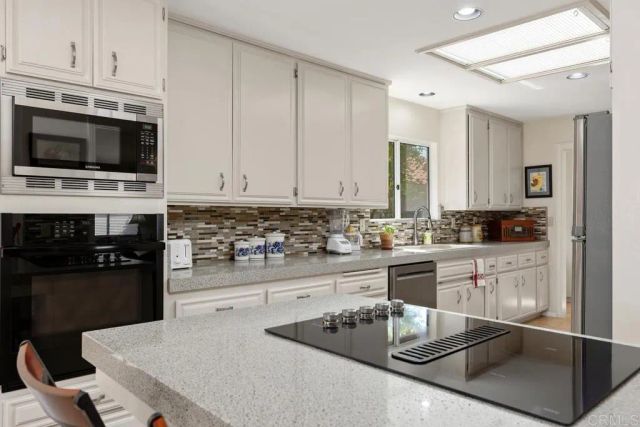 1066 RIDGE HEIGHTS Drive, Fallbrook, CA 92028