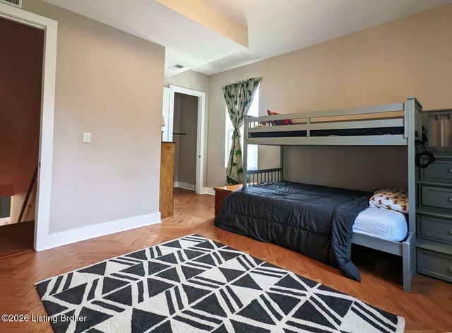 1854 Trevilian Way, Louisville, KY 40205