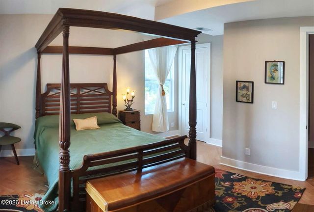 1854 Trevilian Way, Louisville, KY 40205