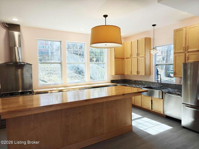 1854 Trevilian Way, Louisville, KY 40205