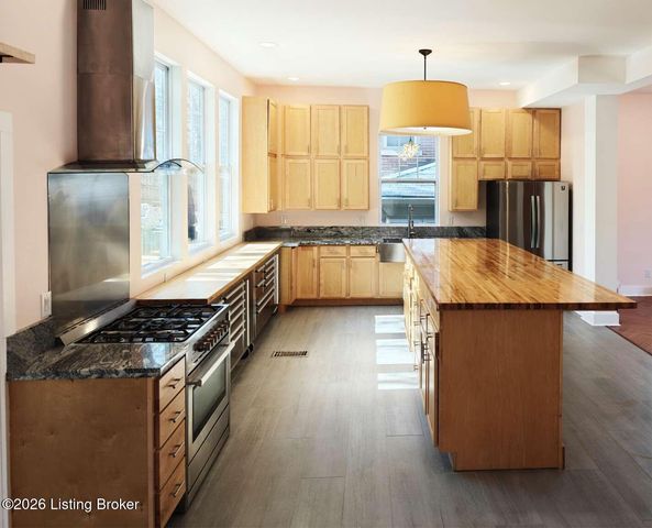 1854 Trevilian Way, Louisville, KY 40205