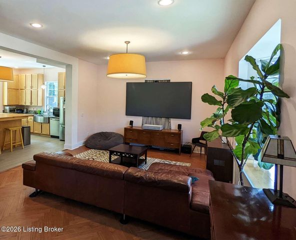 1854 Trevilian Way, Louisville, KY 40205