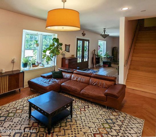 1854 Trevilian Way, Louisville, KY 40205