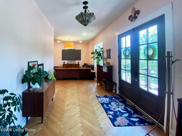 1854 Trevilian Way, Louisville, KY 40205