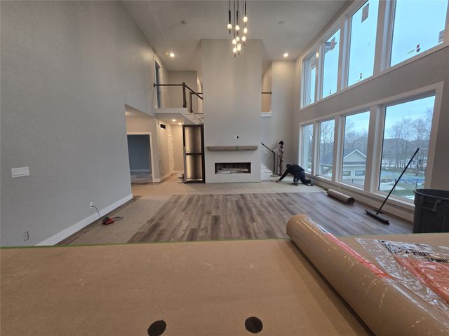 16130 Sharon Court, Urbandale, IA 50323