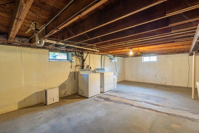 40 Greenfield Rd, Cumberland, RI 02846