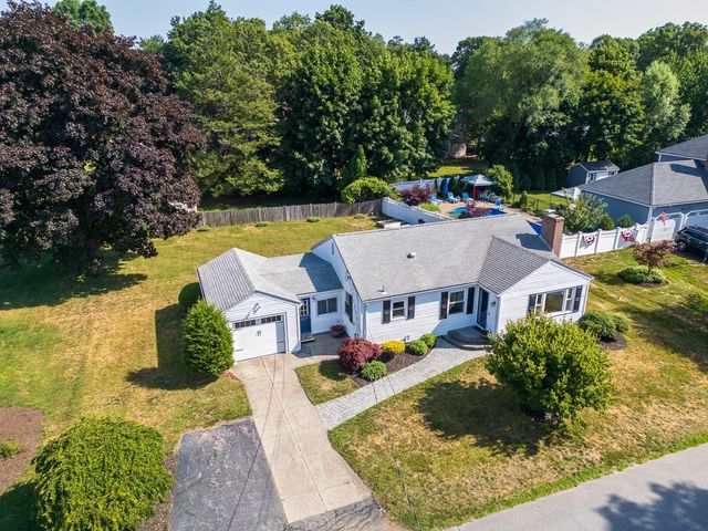 40 Greenfield Rd, Cumberland, RI 02846