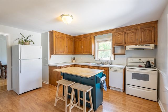 40 Greenfield Rd, Cumberland, RI 02846