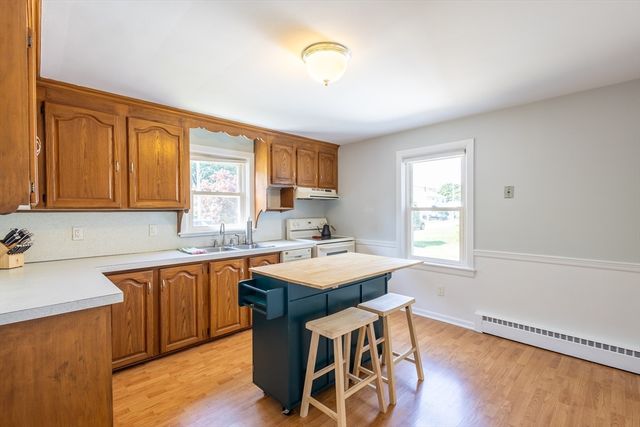 40 Greenfield Rd, Cumberland, RI 02846