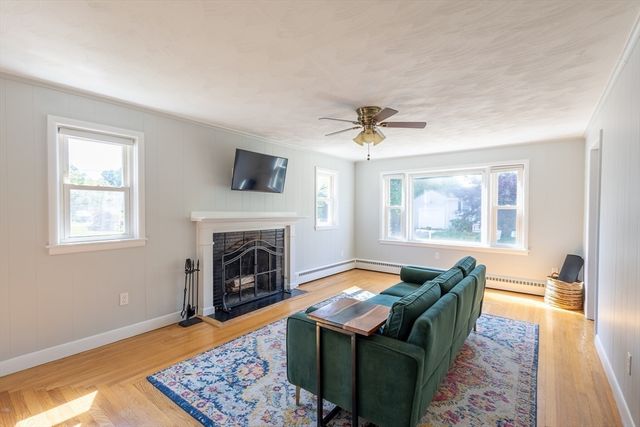 40 Greenfield Rd, Cumberland, RI 02846