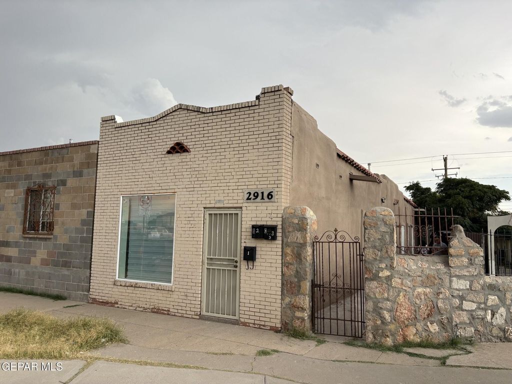 2916 Pera Avenue A, El Paso, TX 79905