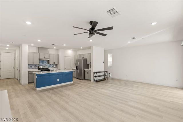 10193 Chockstone Street, Las Vegas, NV 89166