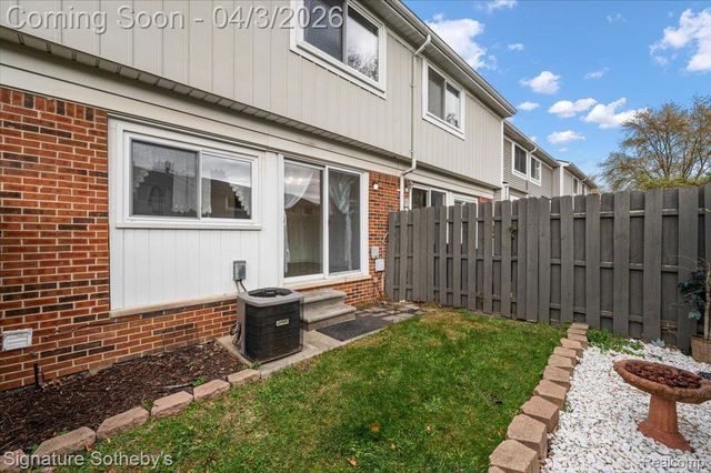 36702 Park Place Drive, Sterling Heights, MI 48310