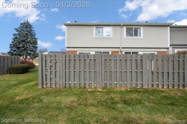 36702 Park Place Drive, Sterling Heights, MI 48310