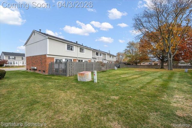 36702 Park Place Drive, Sterling Heights, MI 48310