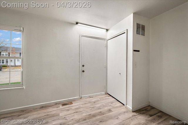 36702 Park Place Drive, Sterling Heights, MI 48310