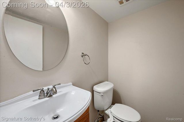 36702 Park Place Drive, Sterling Heights, MI 48310