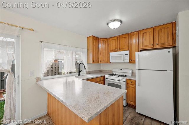 36702 Park Place Drive, Sterling Heights, MI 48310