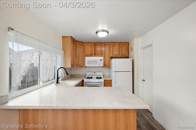 36702 Park Place Drive, Sterling Heights, MI 48310