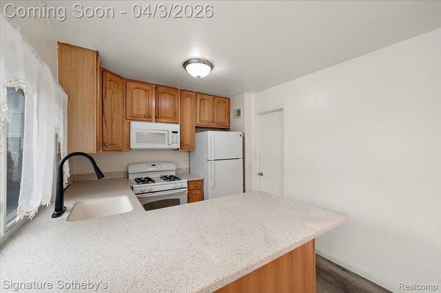 36702 Park Place Drive, Sterling Heights, MI 48310