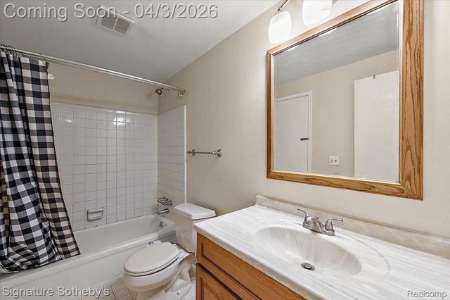 36702 Park Place Drive, Sterling Heights, MI 48310