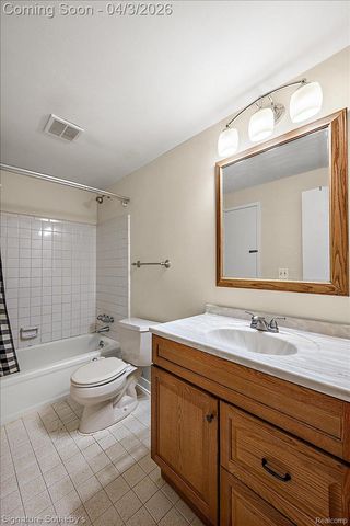 36702 Park Place Drive, Sterling Heights, MI 48310