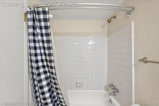 36702 Park Place Drive, Sterling Heights, MI 48310