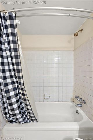 36702 Park Place Drive, Sterling Heights, MI 48310