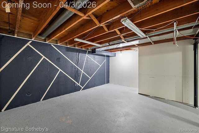 36702 Park Place Drive, Sterling Heights, MI 48310