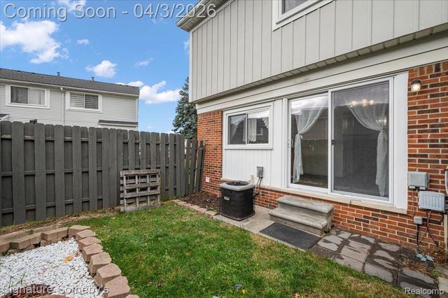 36702 Park Place Drive, Sterling Heights, MI 48310