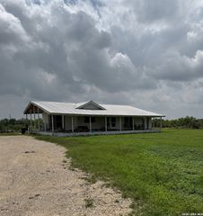 3030 County Road 4516, Hondo, TX 78861
