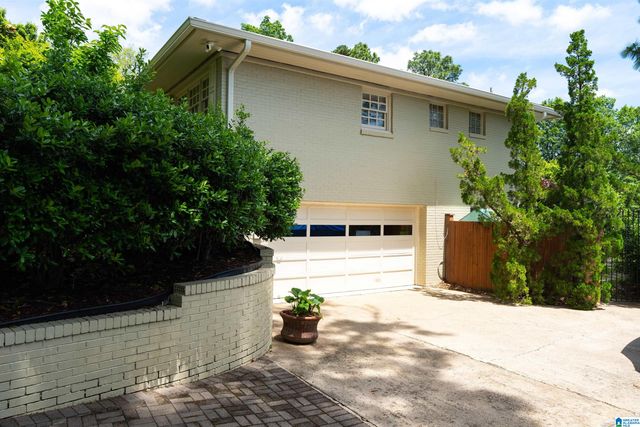 709 VESTAVIA LAKE DRIVE, Vestavia Hills, AL 35216