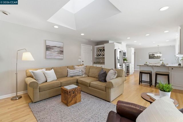 711 Bloching Cir, Clayton, CA 94517