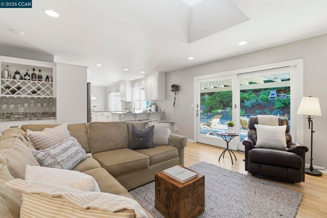 711 Bloching Cir, Clayton, CA 94517