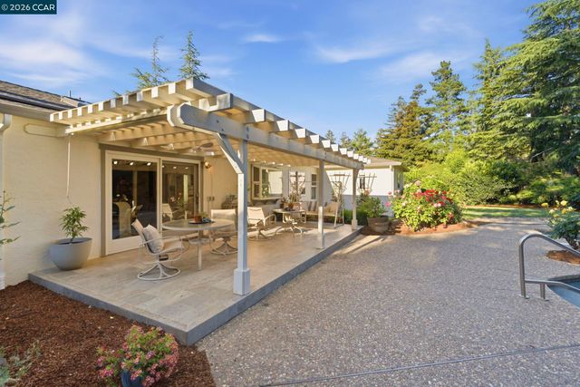 711 Bloching Cir, Clayton, CA 94517