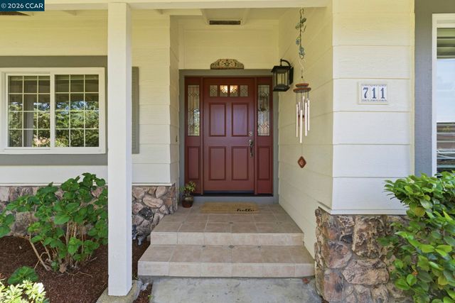 711 Bloching Cir, Clayton, CA 94517