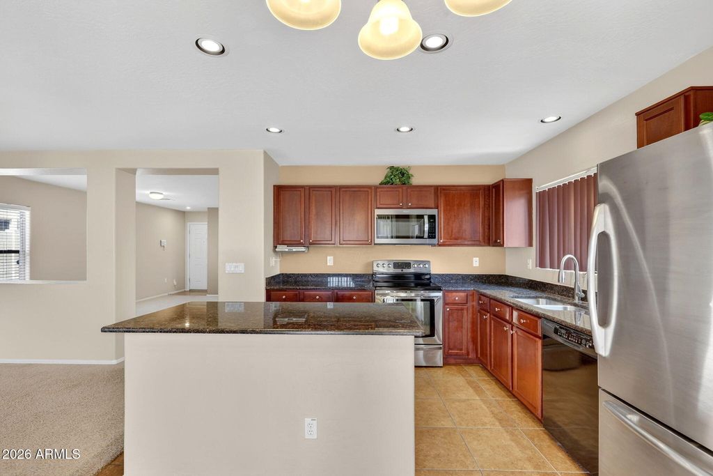 Image 13 of property listing at 40369 W PEGGY Court, Maricopa, AZ 85138
