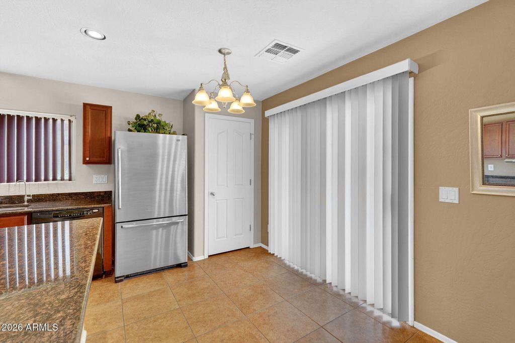 Image 15 of property listing at 40369 W PEGGY Court, Maricopa, AZ 85138