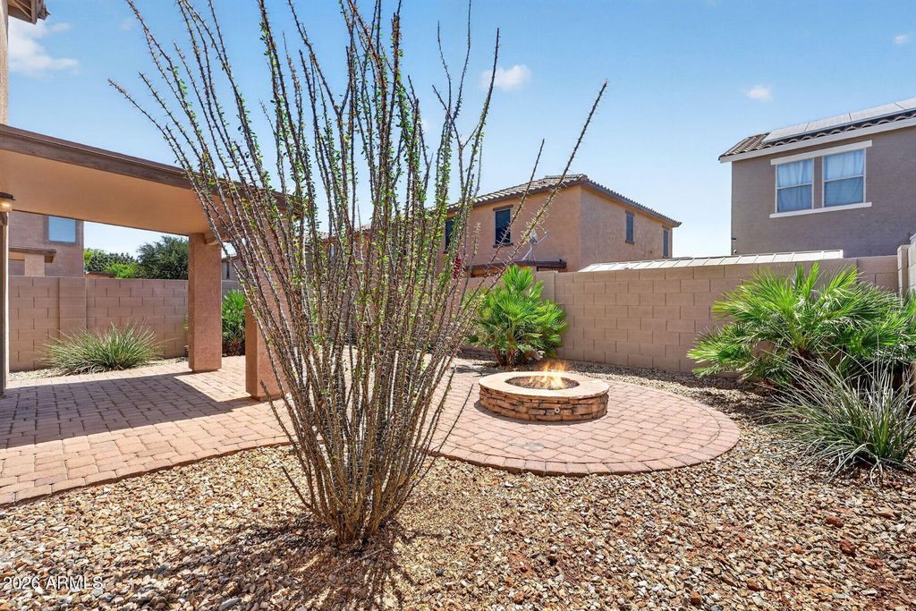 Image 33 of property listing at 40369 W PEGGY Court, Maricopa, AZ 85138