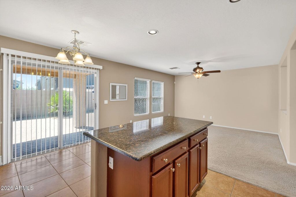 Image 9 of property listing at 40369 W PEGGY Court, Maricopa, AZ 85138