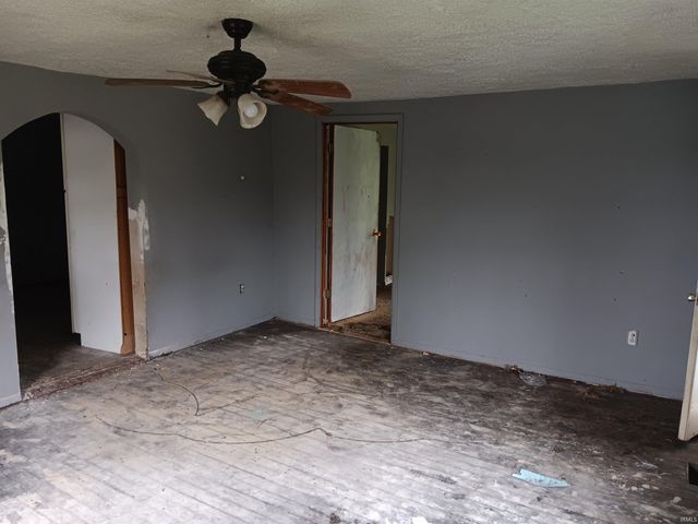 89 Mason Street, Bedford, IN 47421