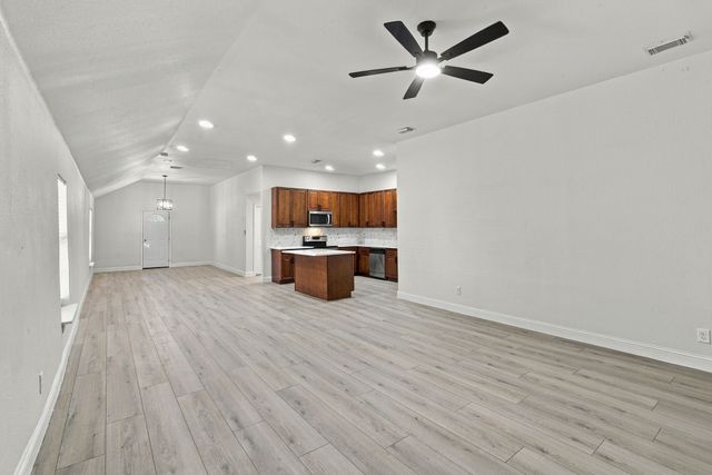 807 Wyatt Street, Waxahachie, TX 75165
