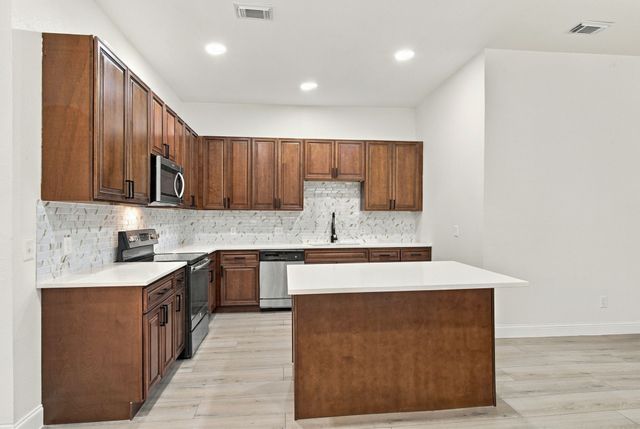 807 Wyatt Street, Waxahachie, TX 75165